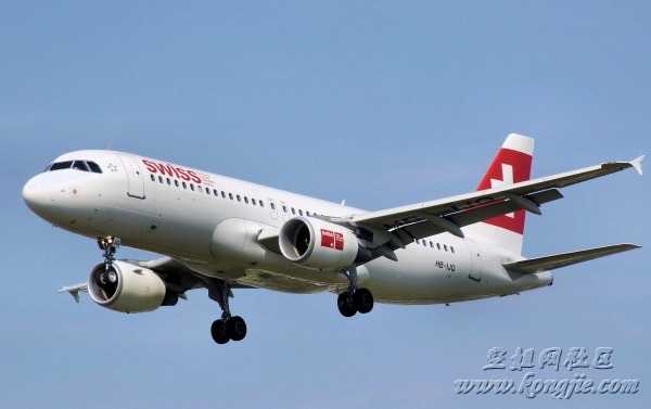 Swiss.a320-200.hb-ijq.arp.jpg